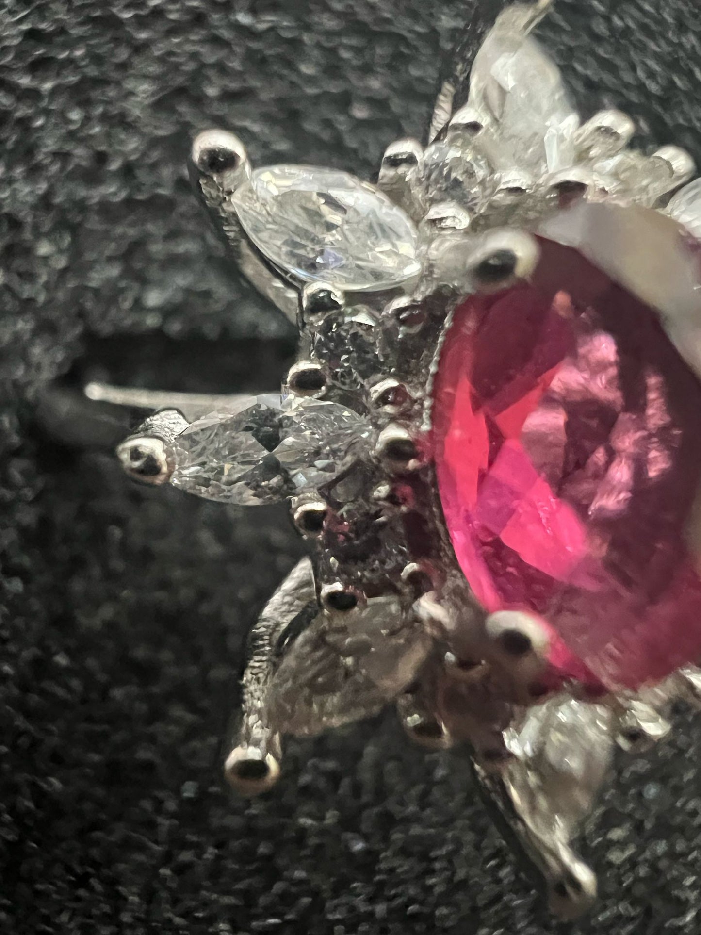 Anello di zirconi